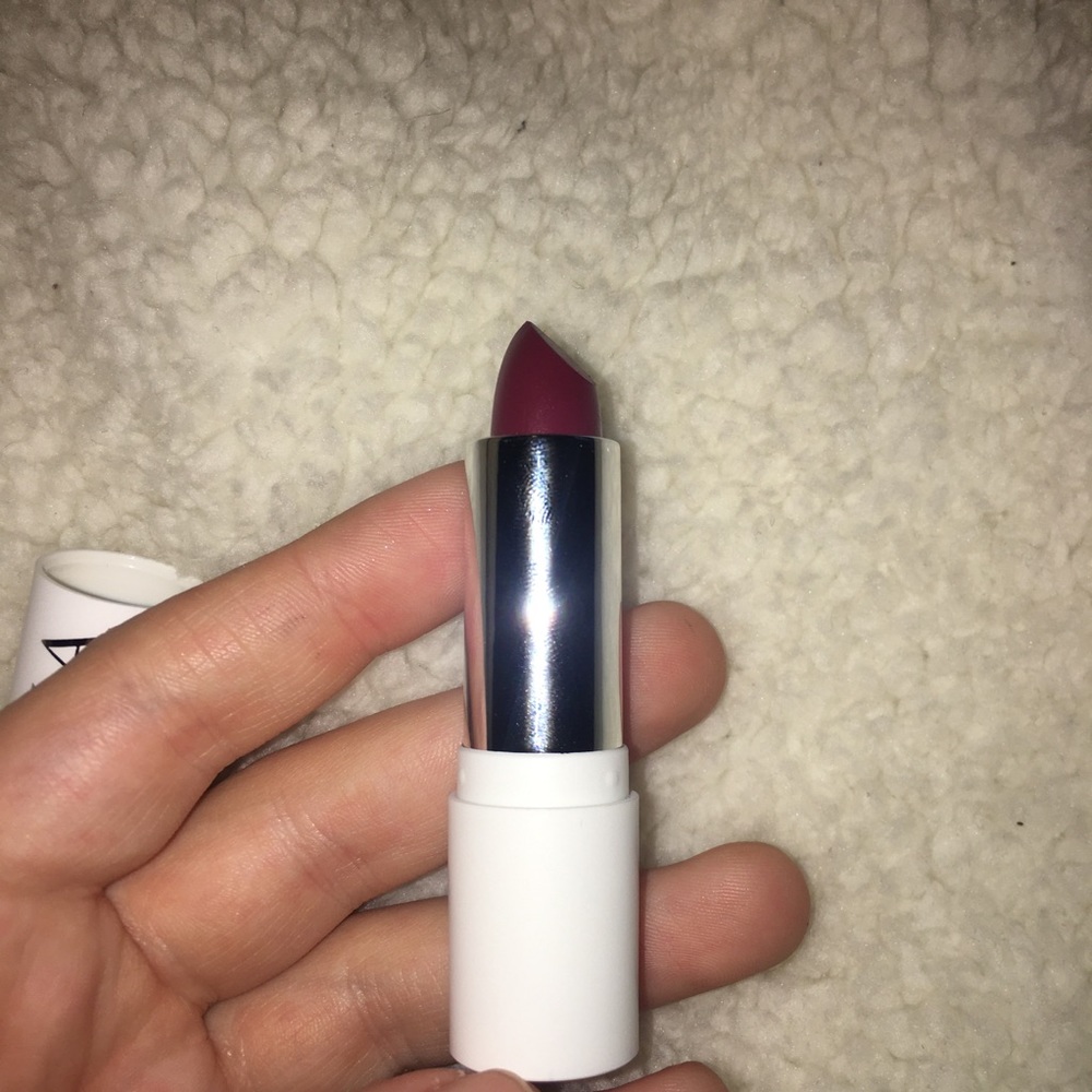 ⬇️ OZYRA BEAUTY Opus Lipstick